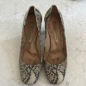 Diane Von Furstenberg size 7 snake print heels
